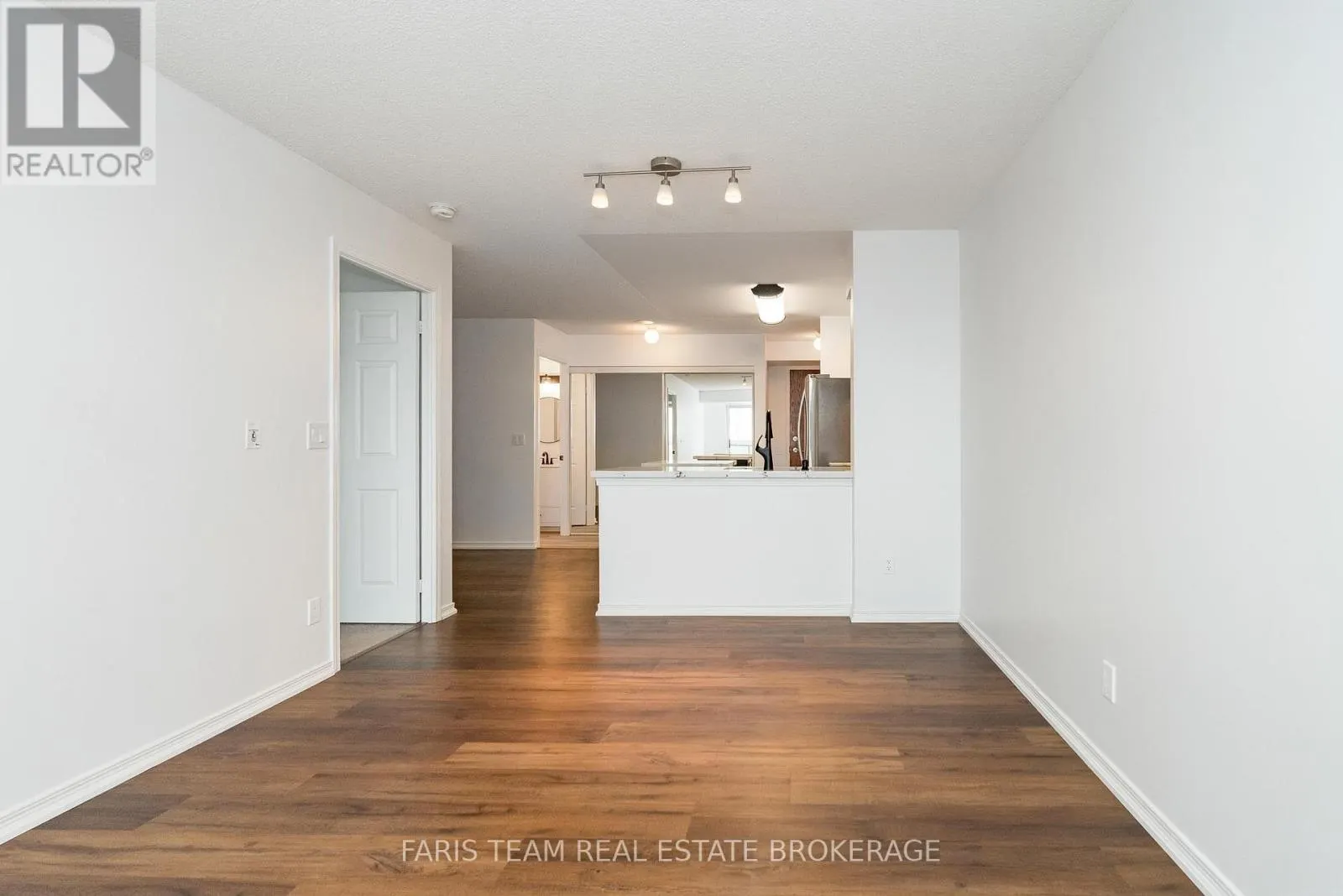 407 - 11 ONEIDA CRESCENT