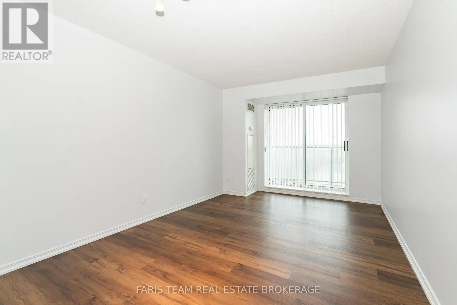 407 - 11 ONEIDA CRESCENT