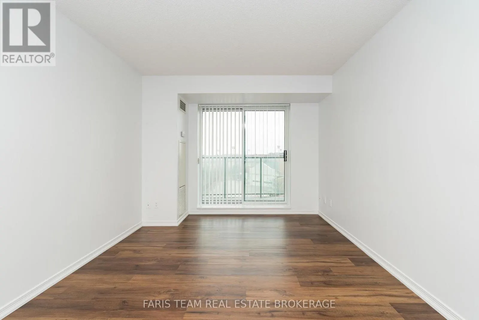 407 - 11 ONEIDA CRESCENT