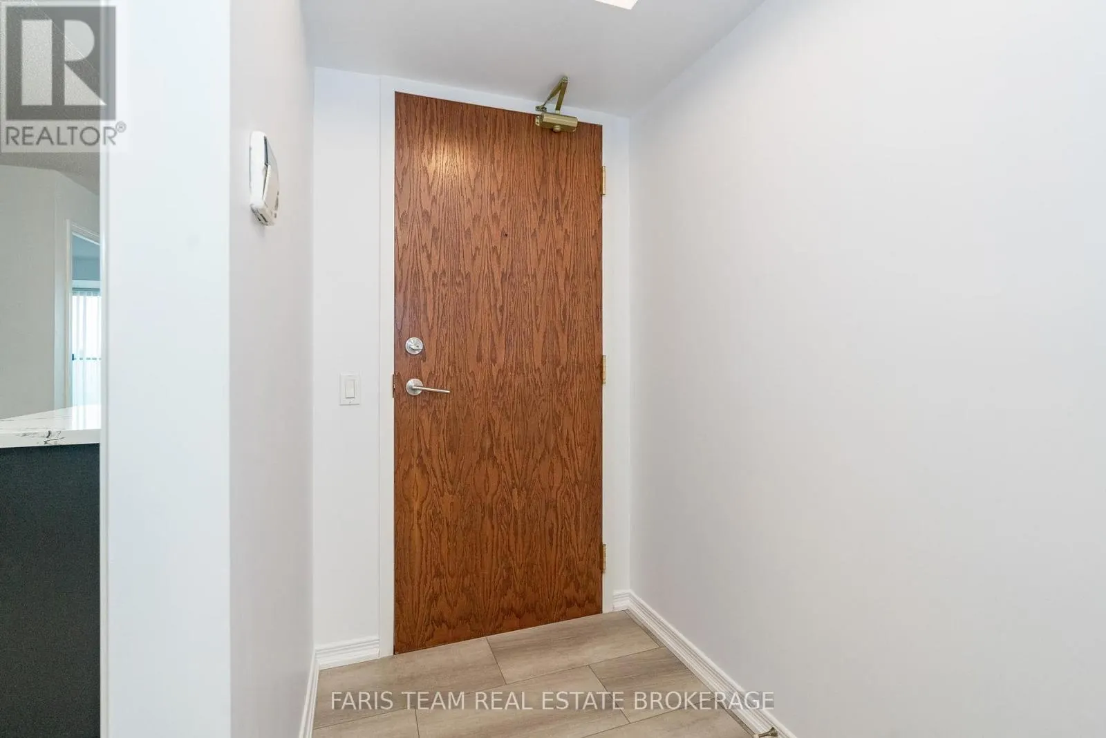 407 - 11 ONEIDA CRESCENT