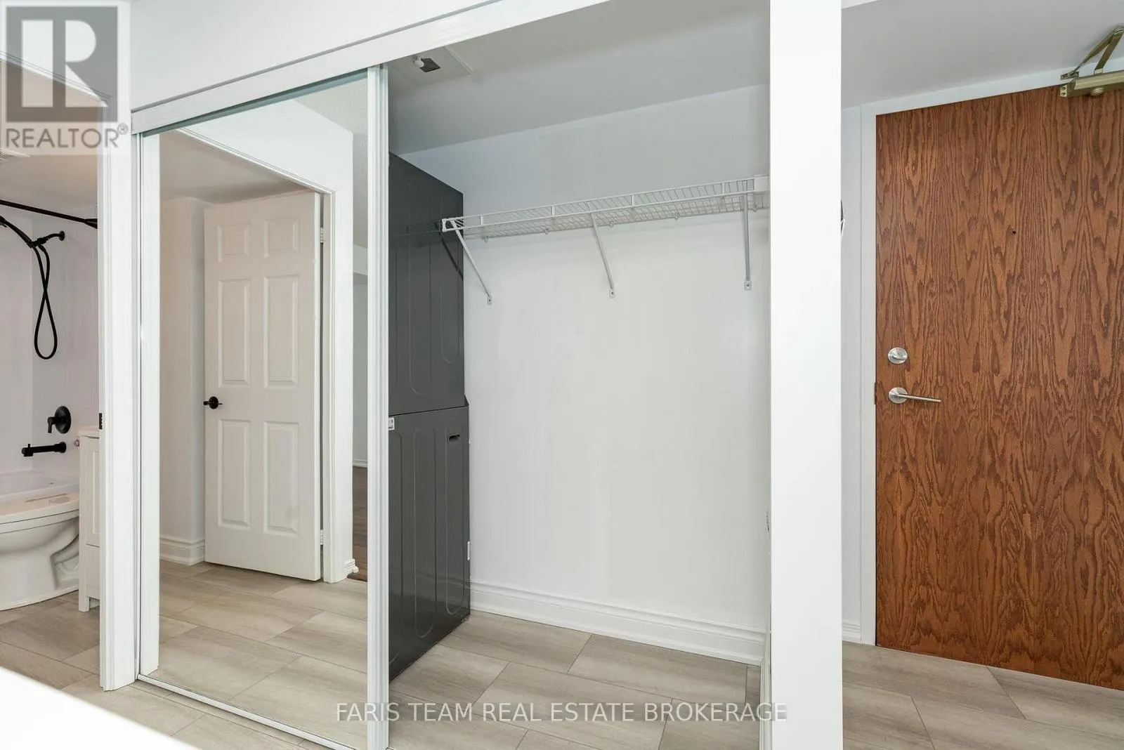 407 - 11 ONEIDA CRESCENT