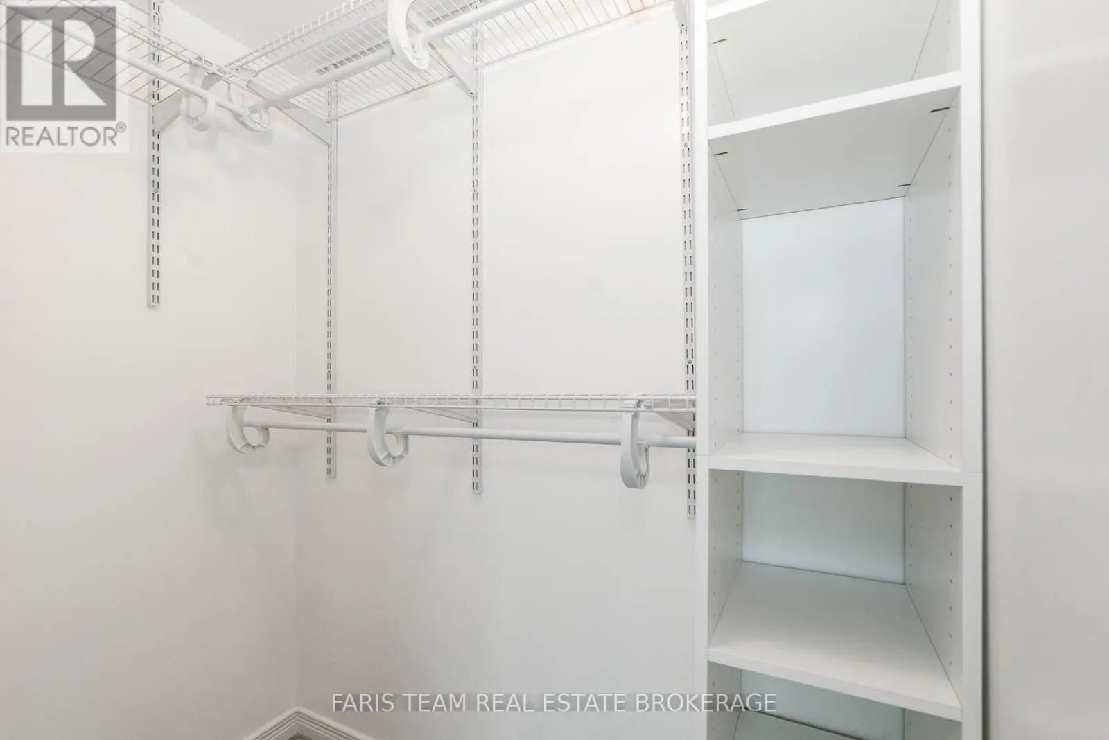 407 - 11 ONEIDA CRESCENT