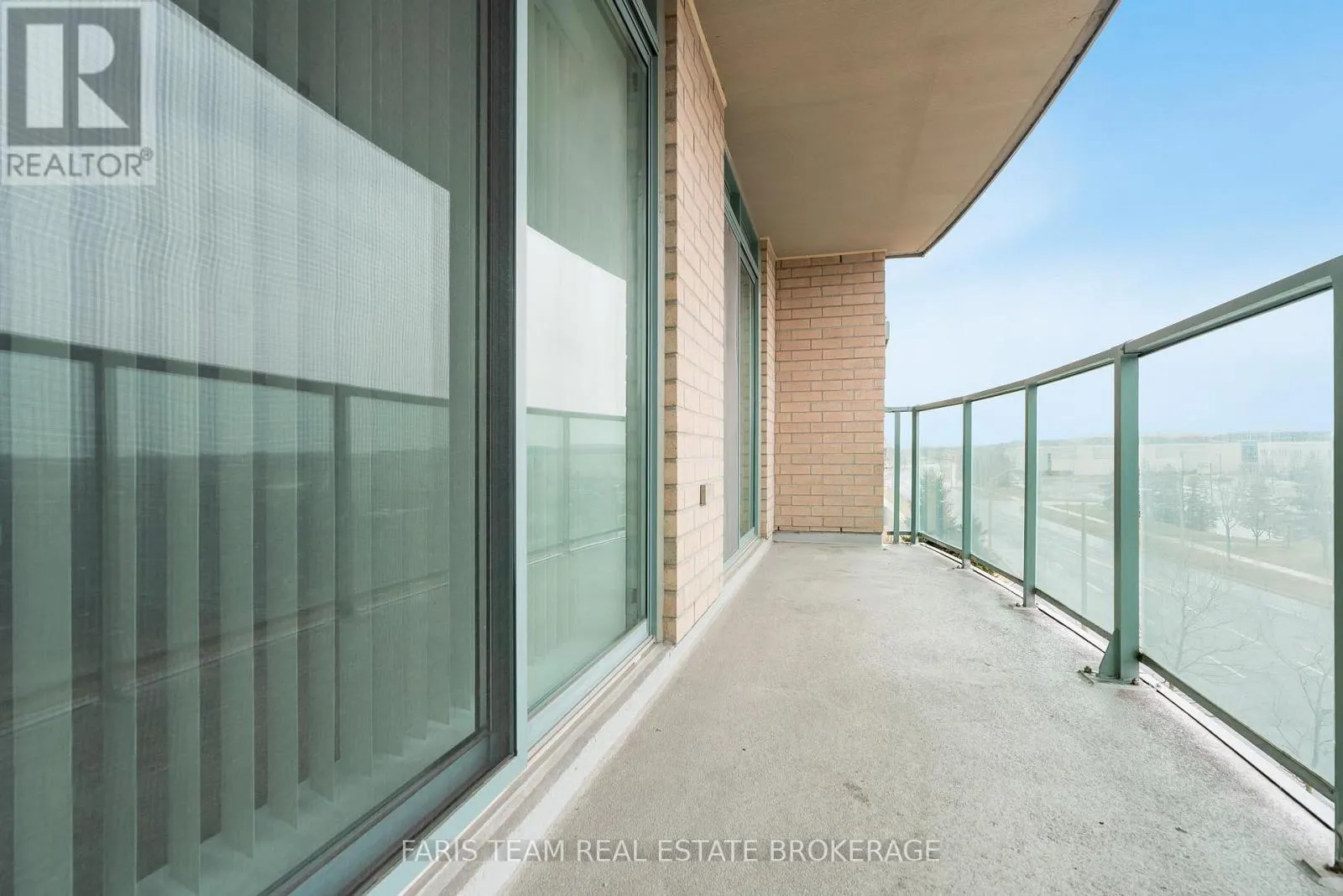 407 - 11 ONEIDA CRESCENT