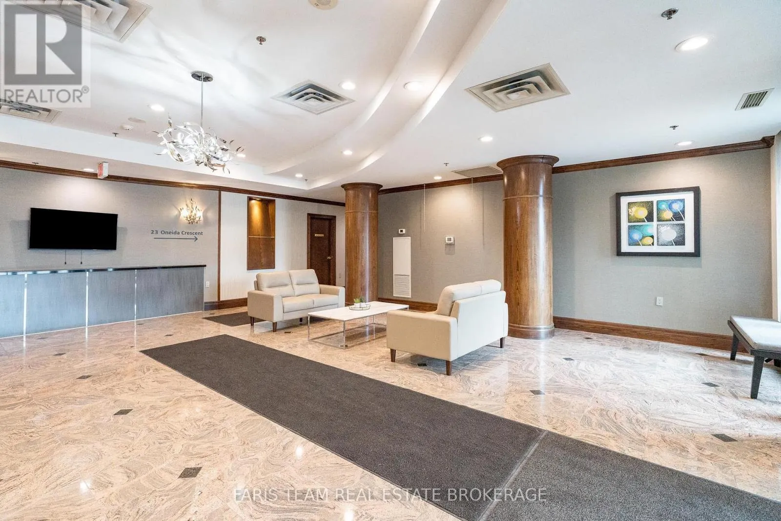 407 - 11 ONEIDA CRESCENT