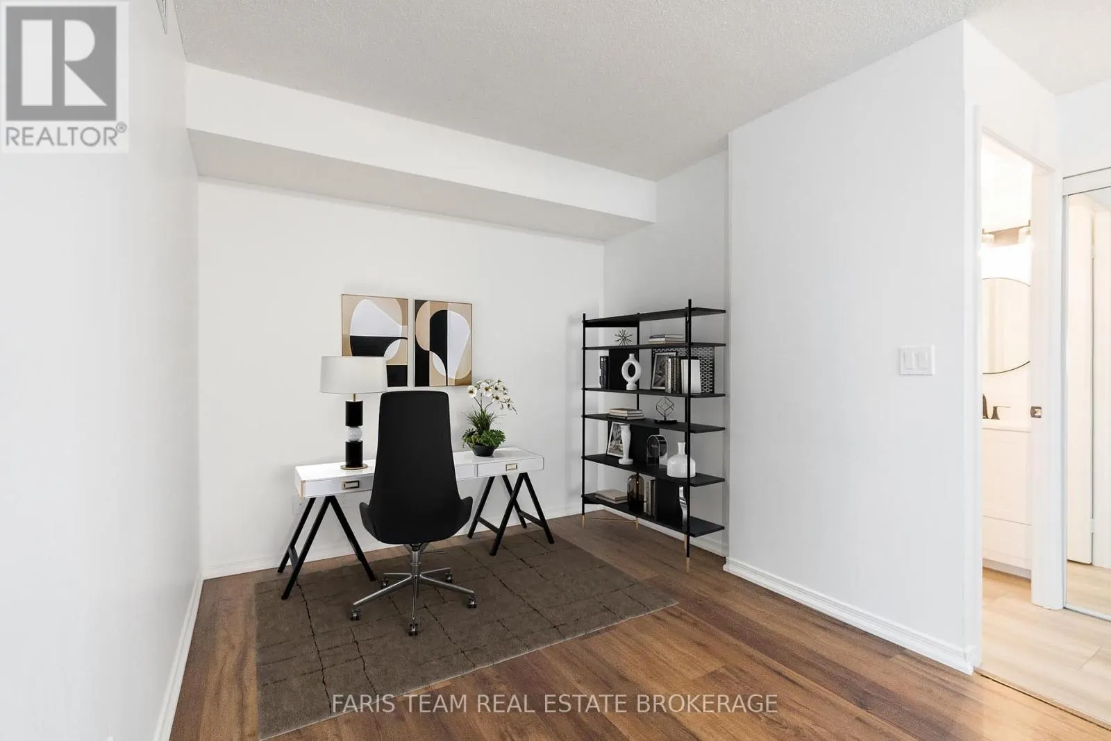 407 - 11 ONEIDA CRESCENT