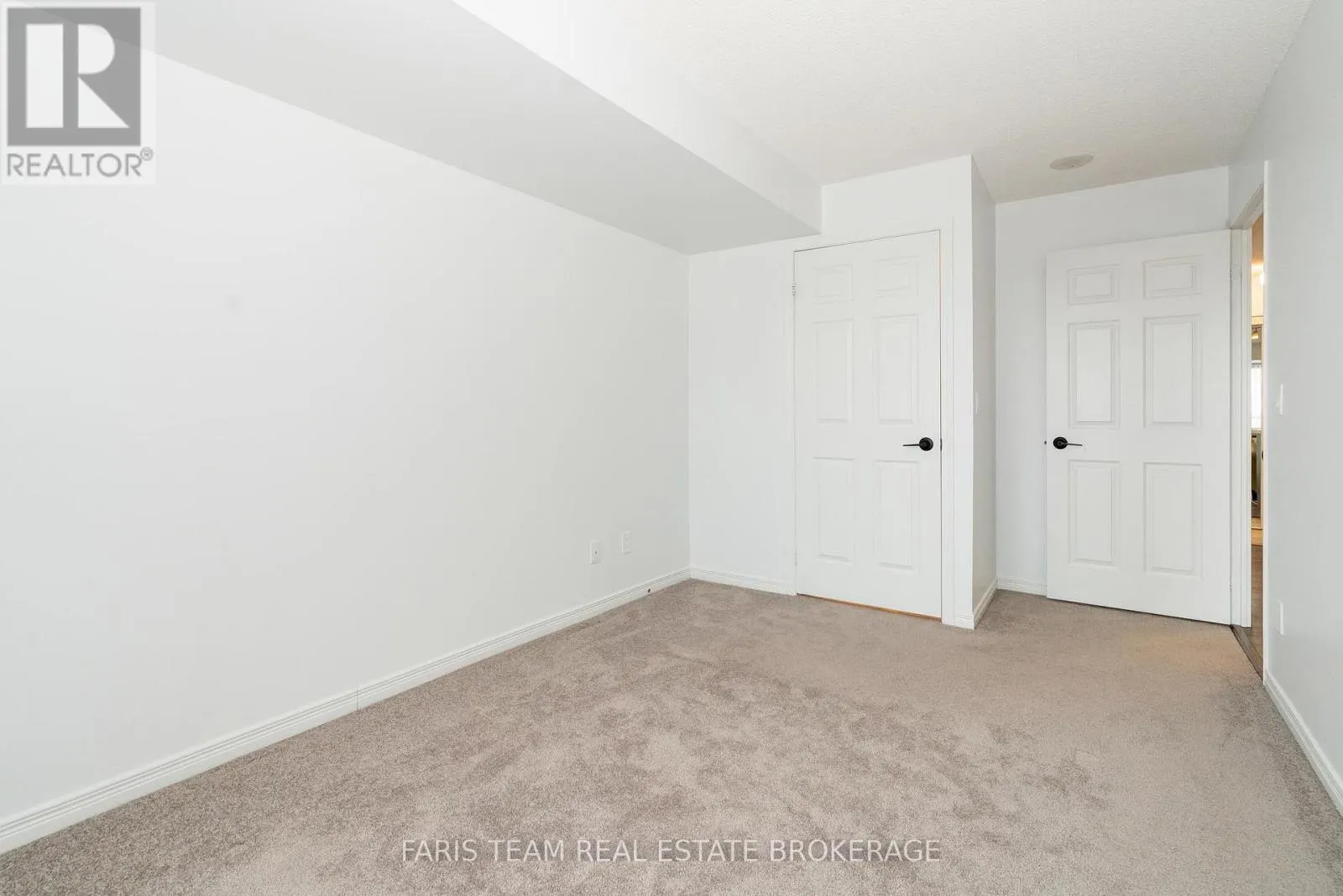 407 - 11 ONEIDA CRESCENT