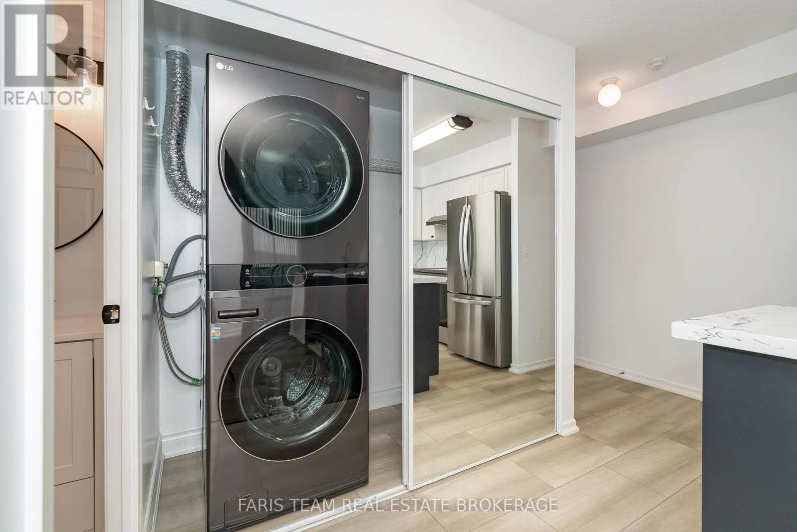 407 - 11 ONEIDA CRESCENT