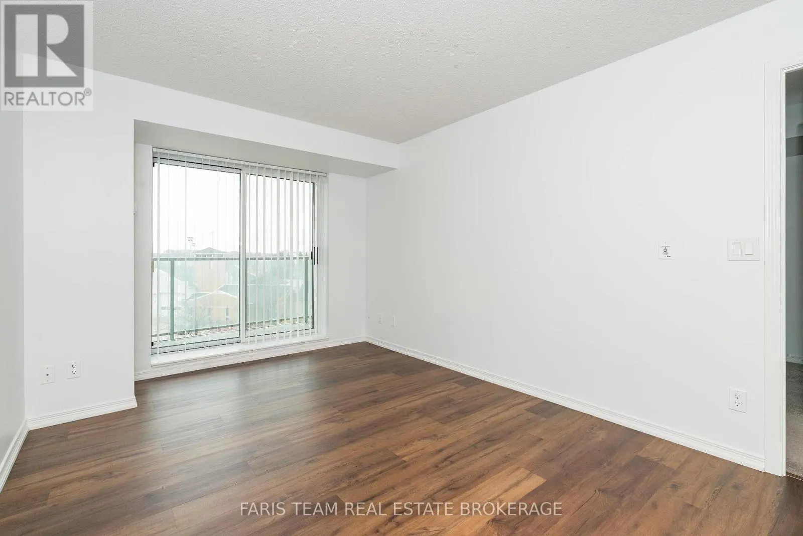 407 - 11 ONEIDA CRESCENT