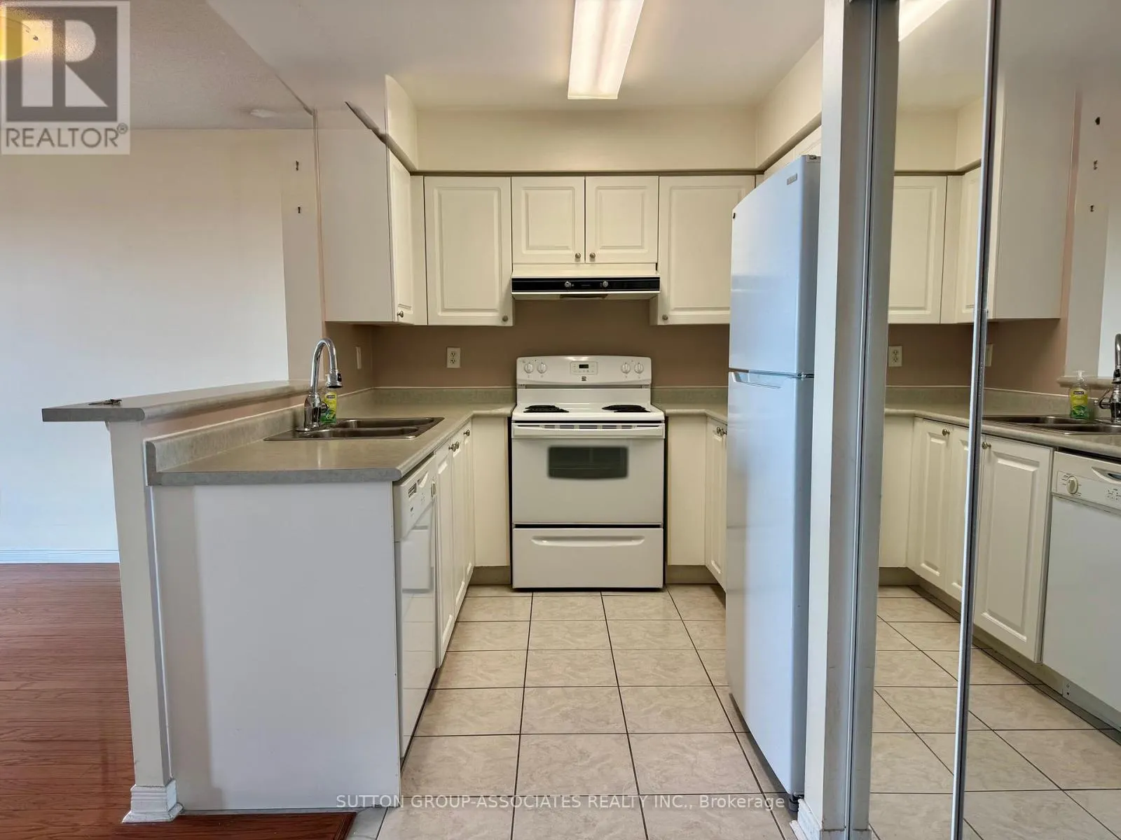 1106 - 39 ONEIDA CRESCENT