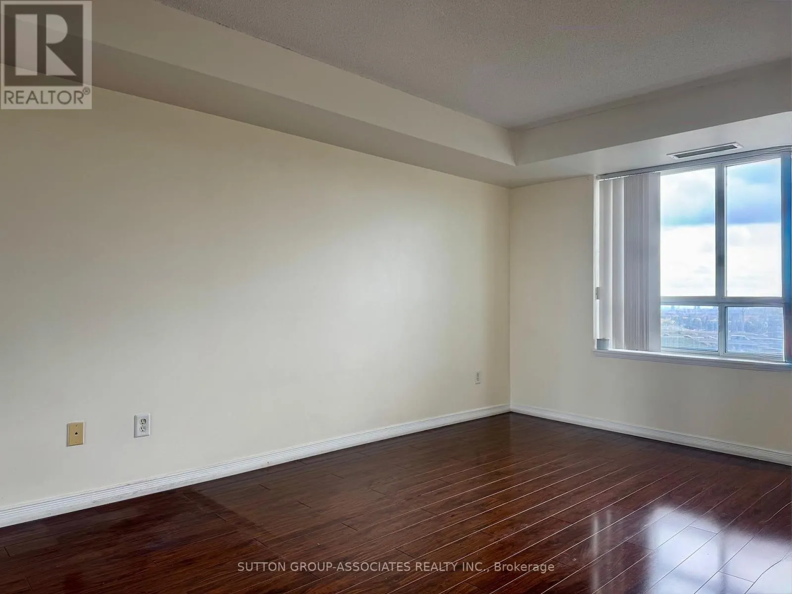 1106 - 39 ONEIDA CRESCENT