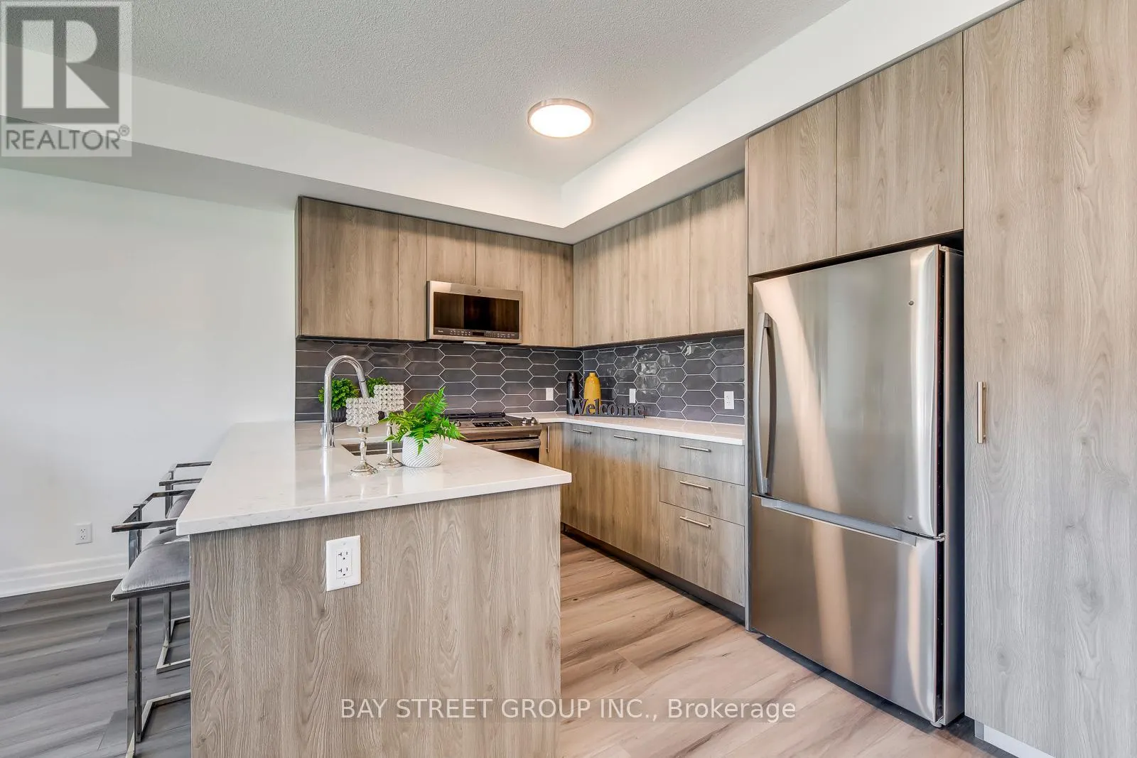 327 - 101 CATHEDRAL HIGH STREET