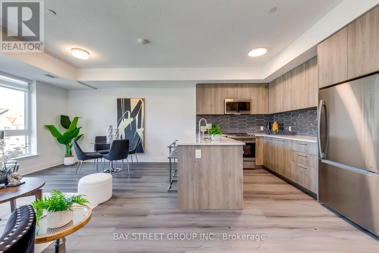 327 - 101 CATHEDRAL HIGH STREET