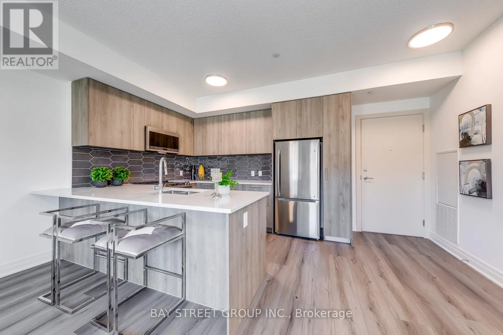 327 - 101 CATHEDRAL HIGH STREET