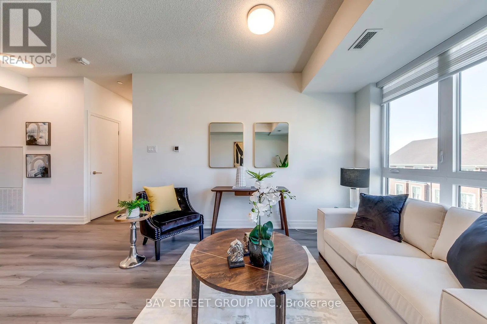 327 - 101 CATHEDRAL HIGH STREET