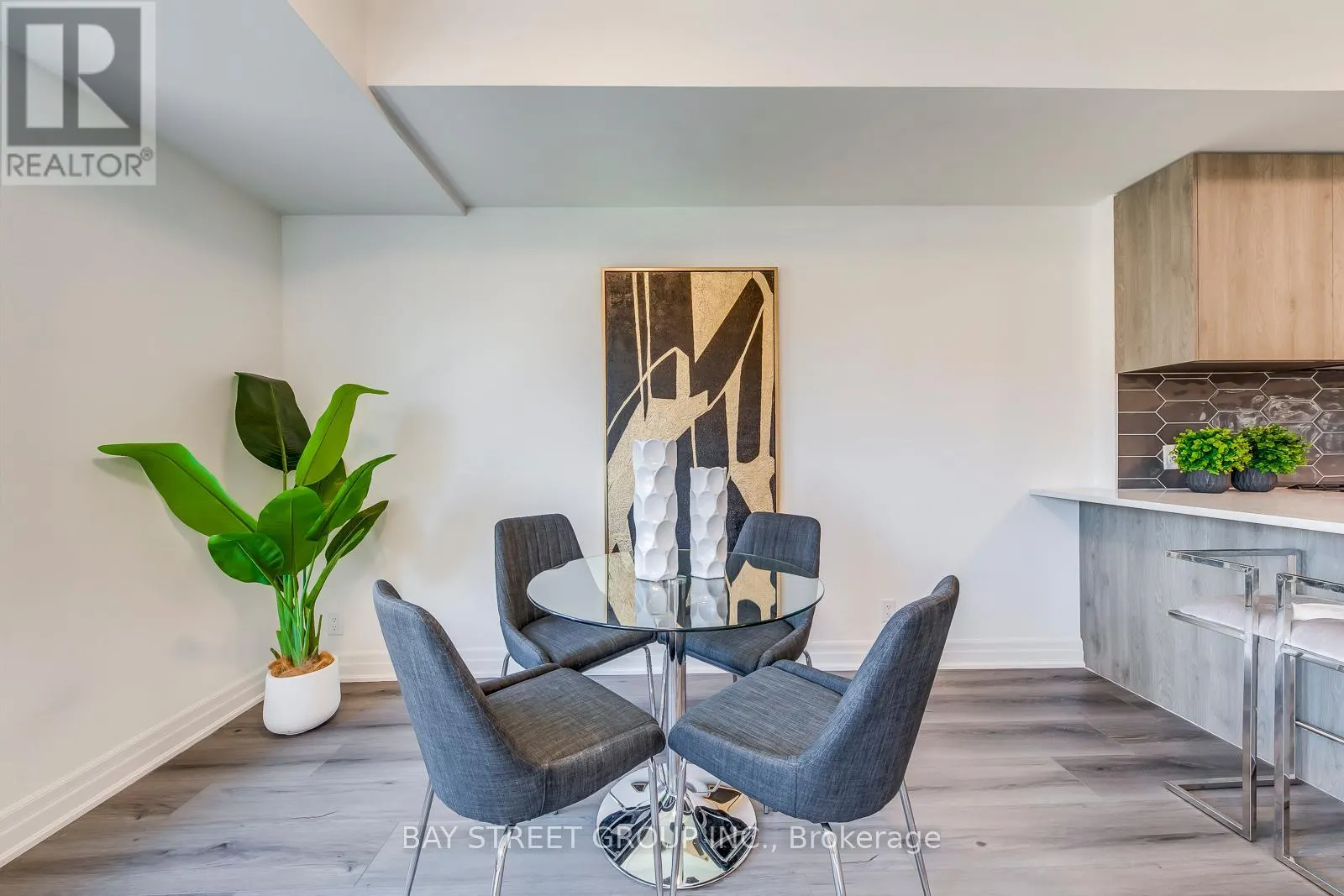 327 - 101 CATHEDRAL HIGH STREET