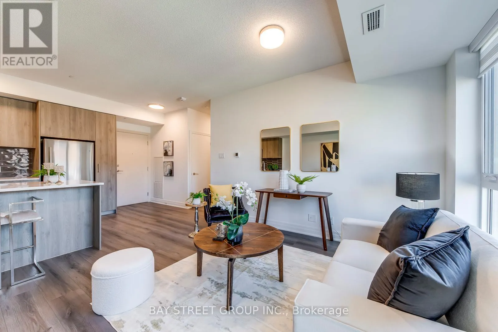 327 - 101 CATHEDRAL HIGH STREET