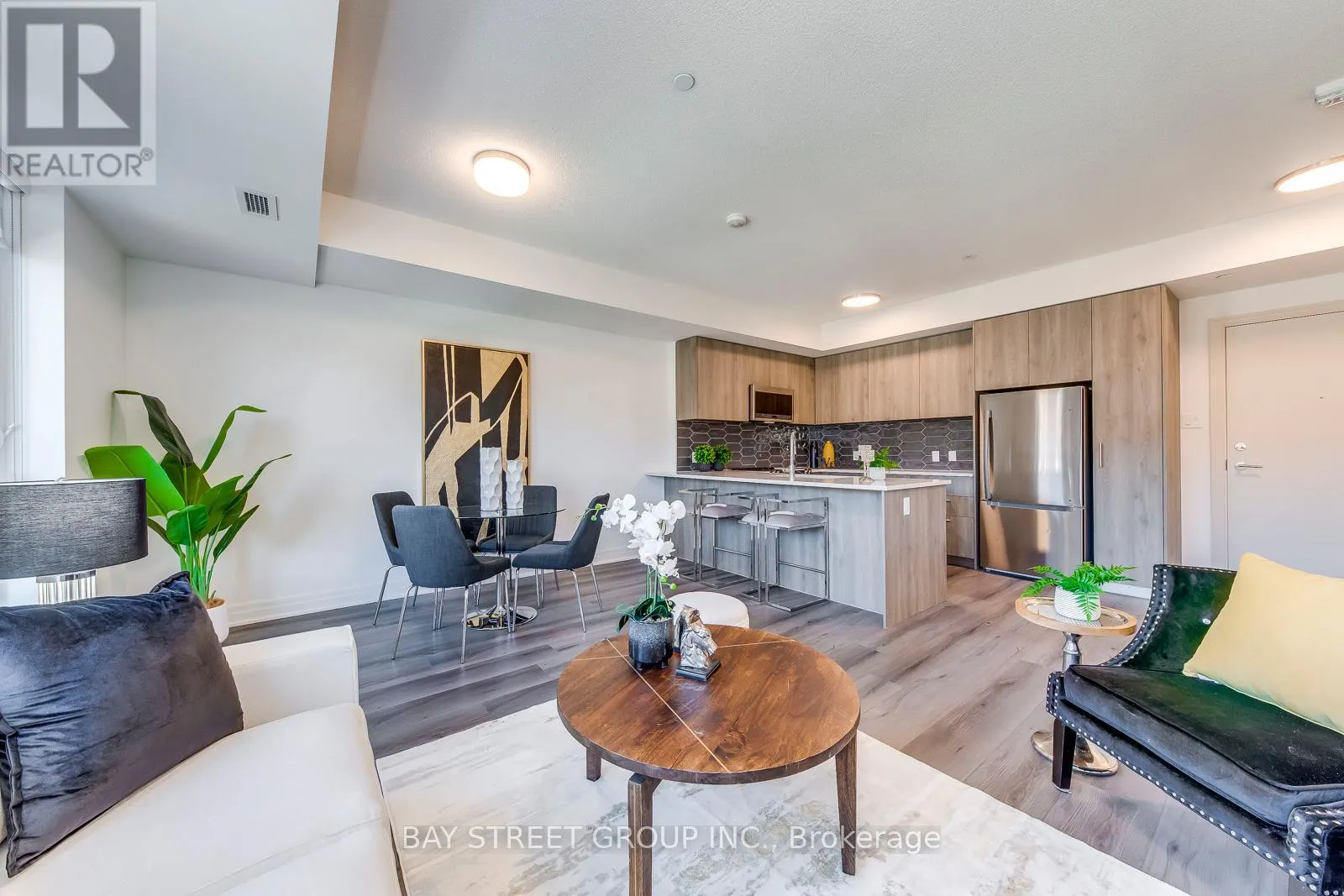 327 - 101 CATHEDRAL HIGH STREET