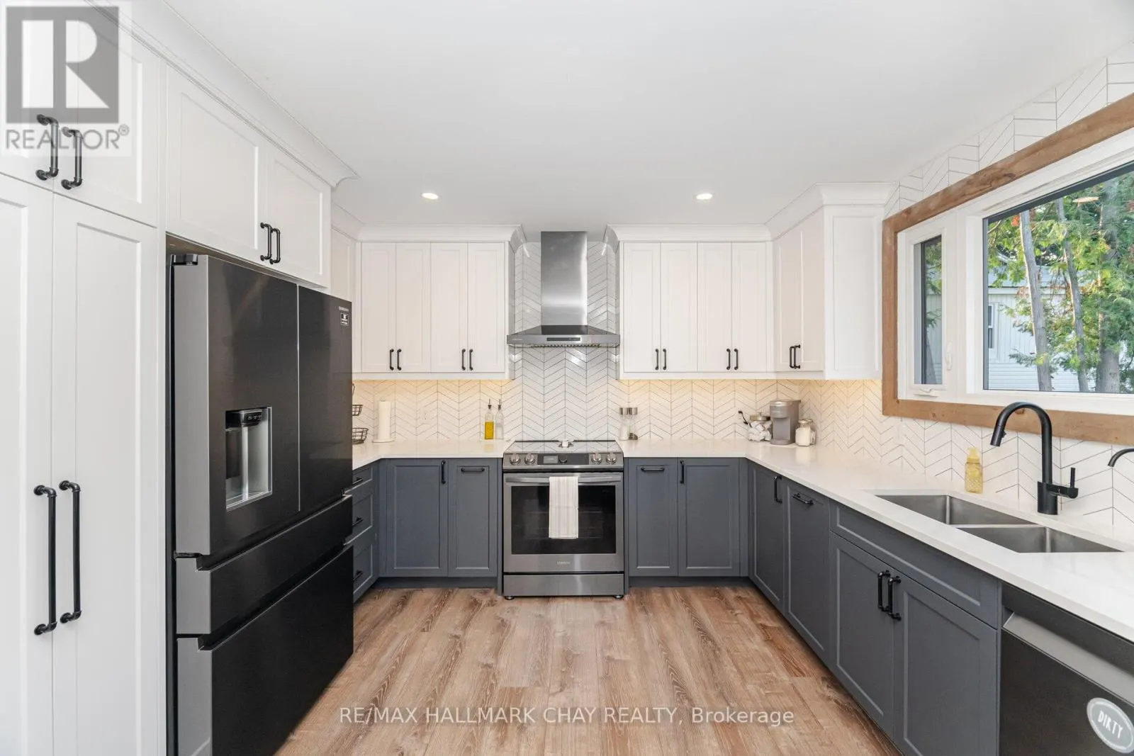 731 PINEGROVE AVENUE