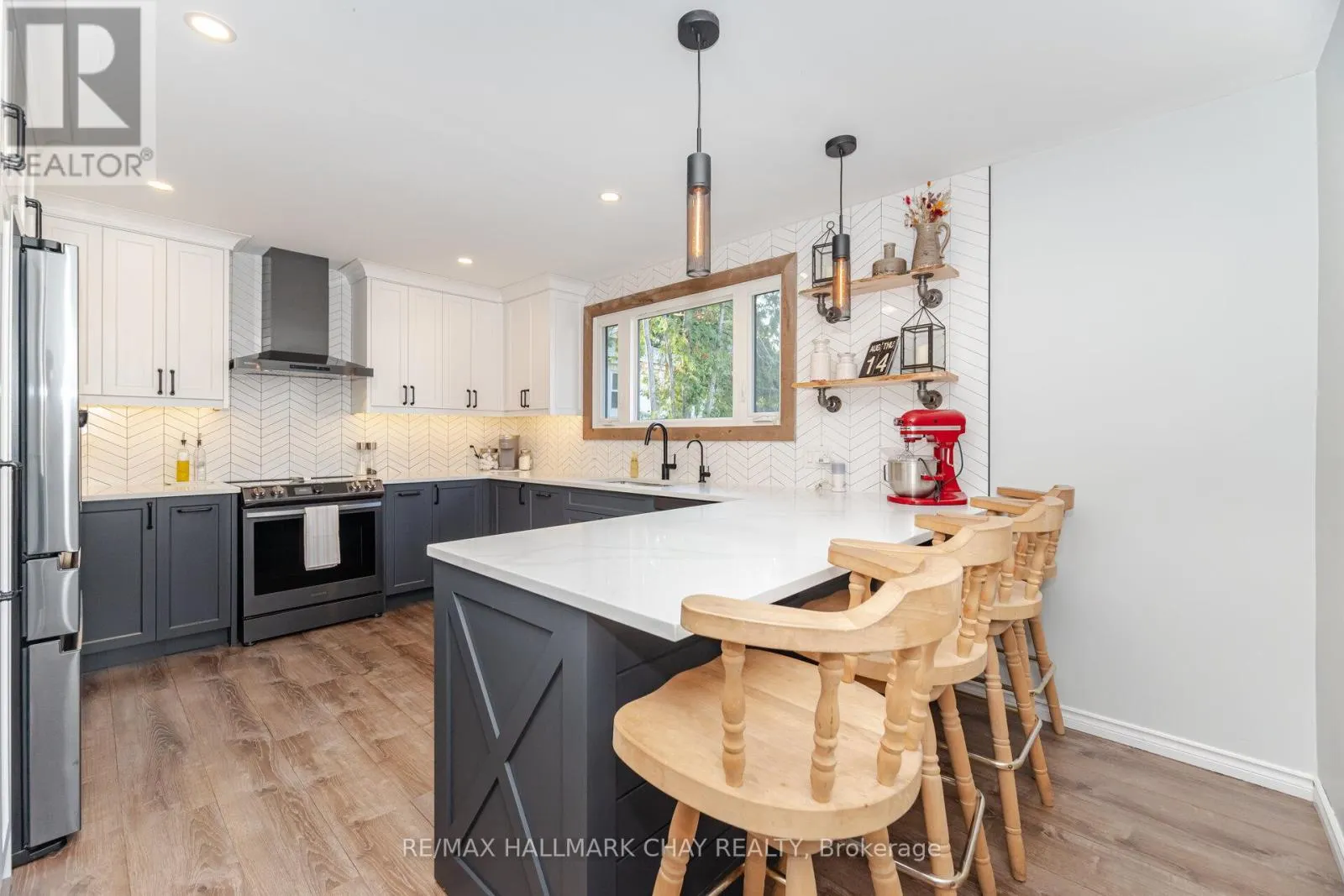 731 PINEGROVE AVENUE