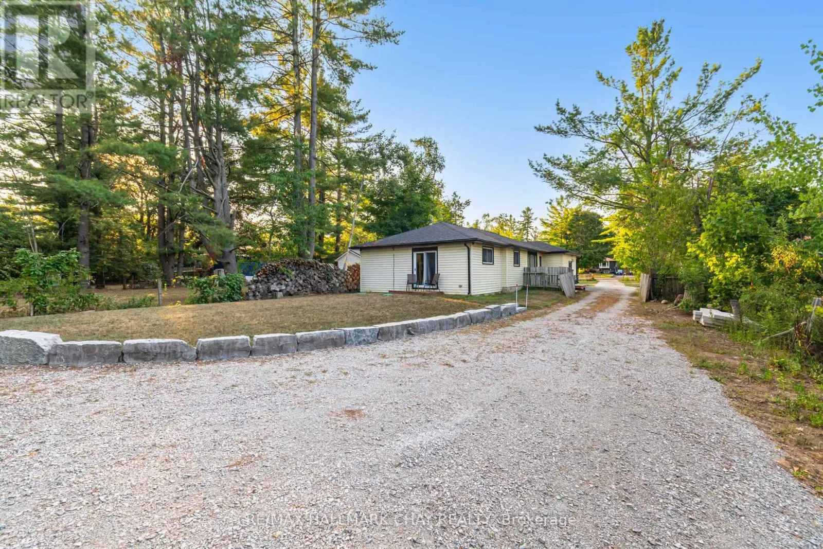 731 PINEGROVE AVENUE