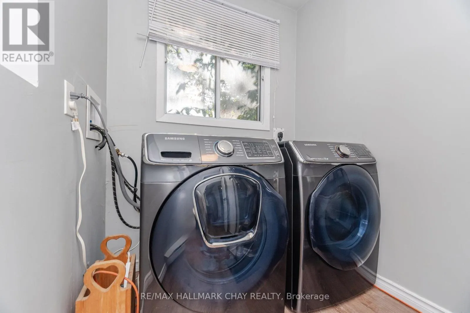 731 PINEGROVE AVENUE