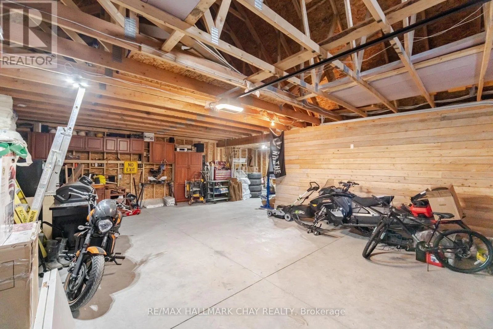 731 PINEGROVE AVENUE