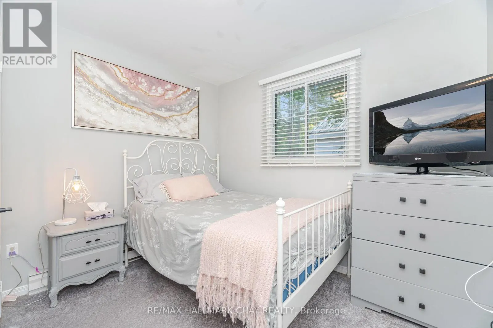 731 PINEGROVE AVENUE