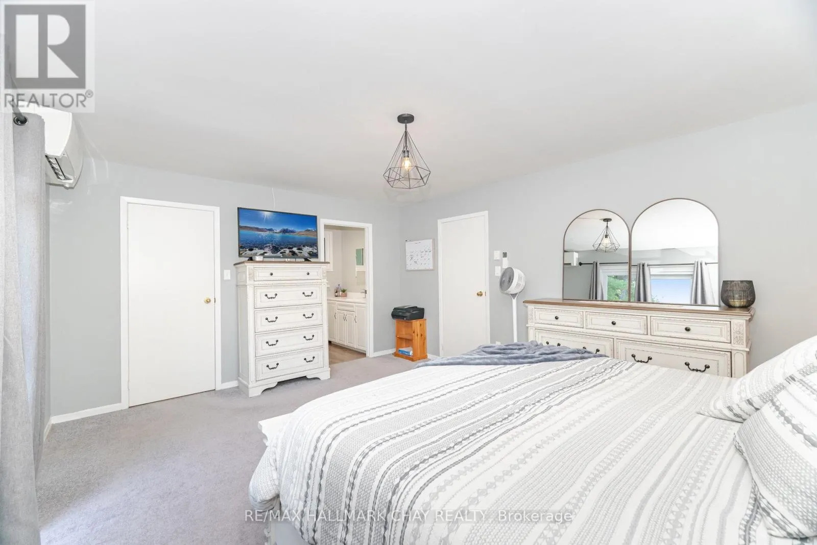 731 PINEGROVE AVENUE