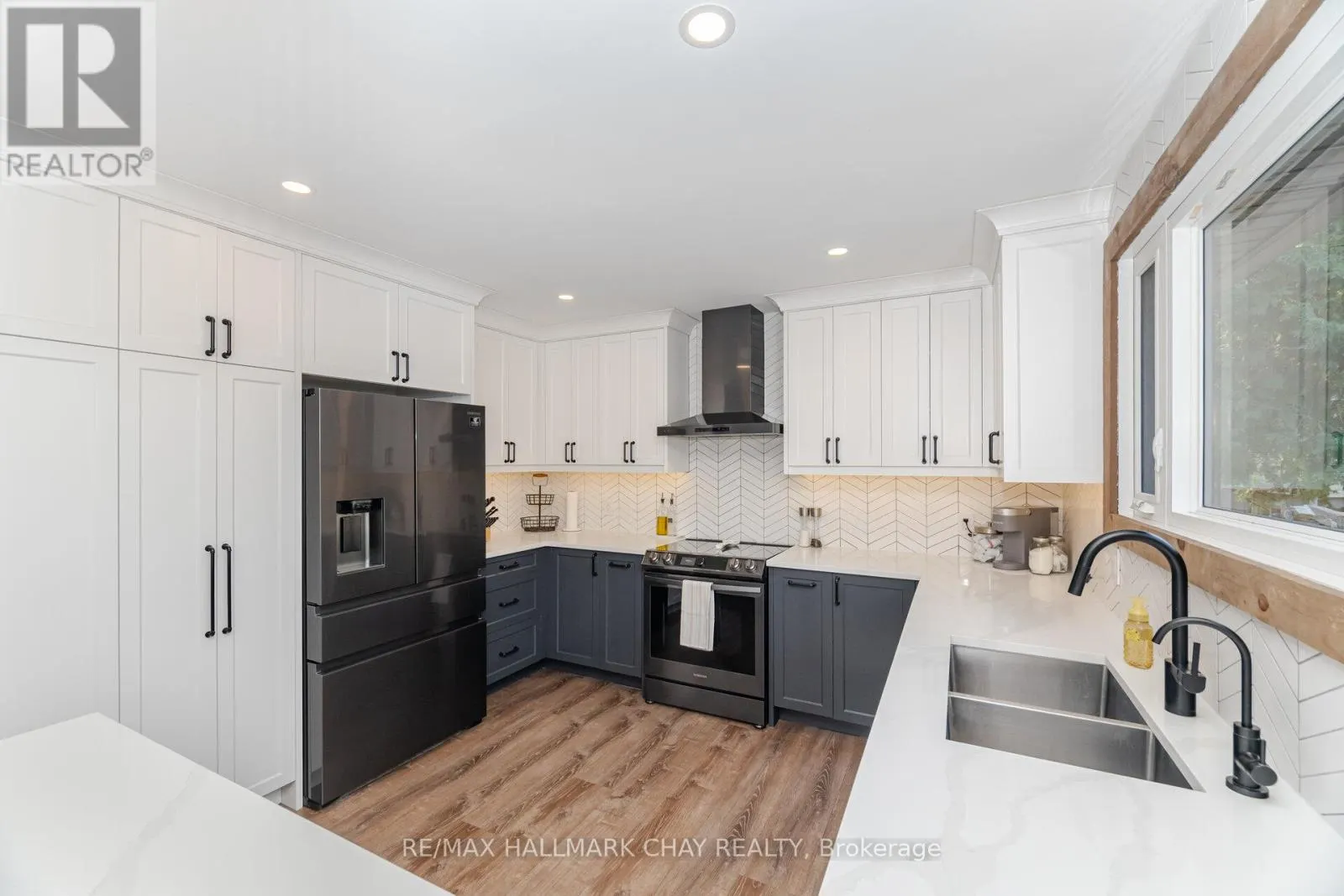 731 PINEGROVE AVENUE