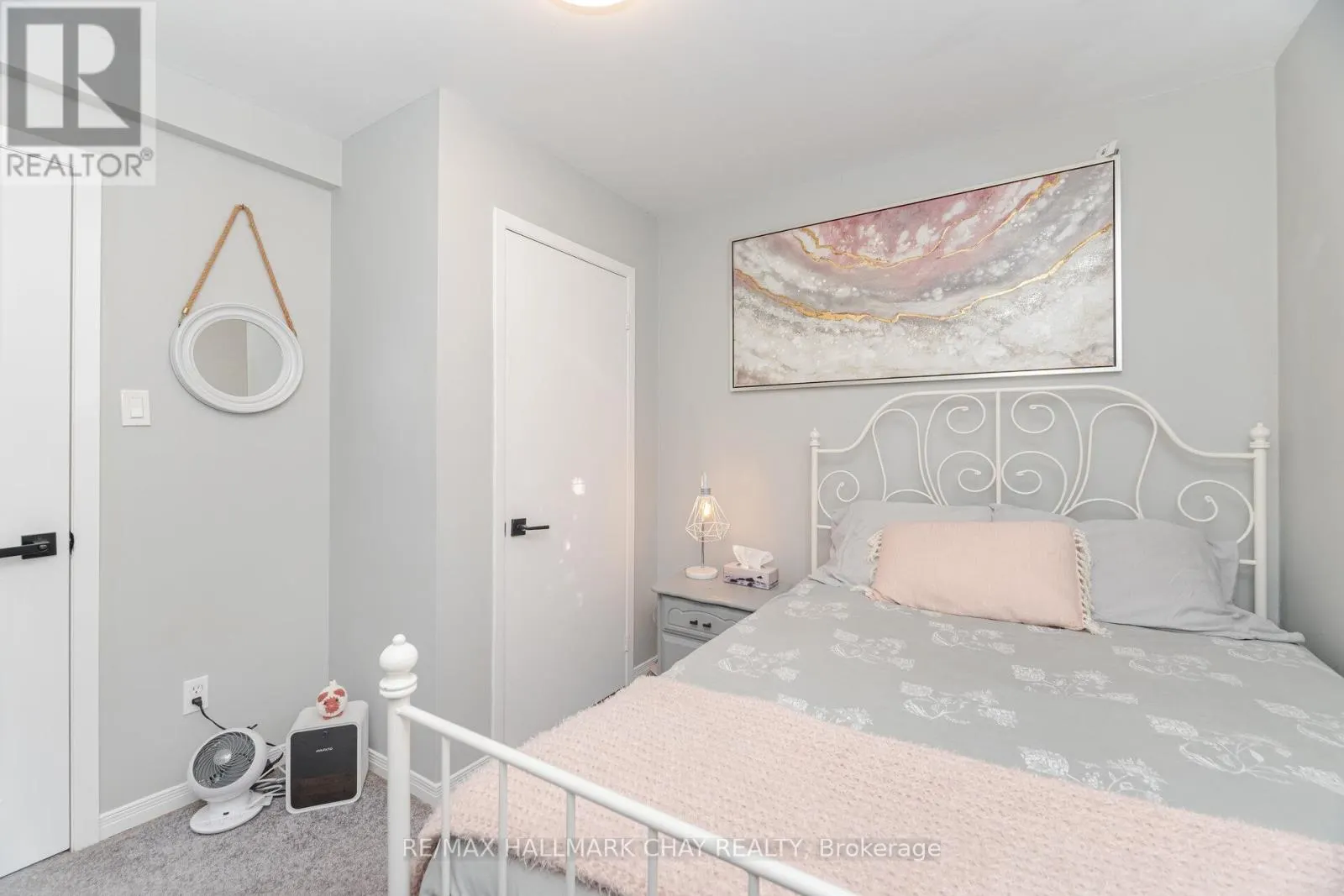 731 PINEGROVE AVENUE