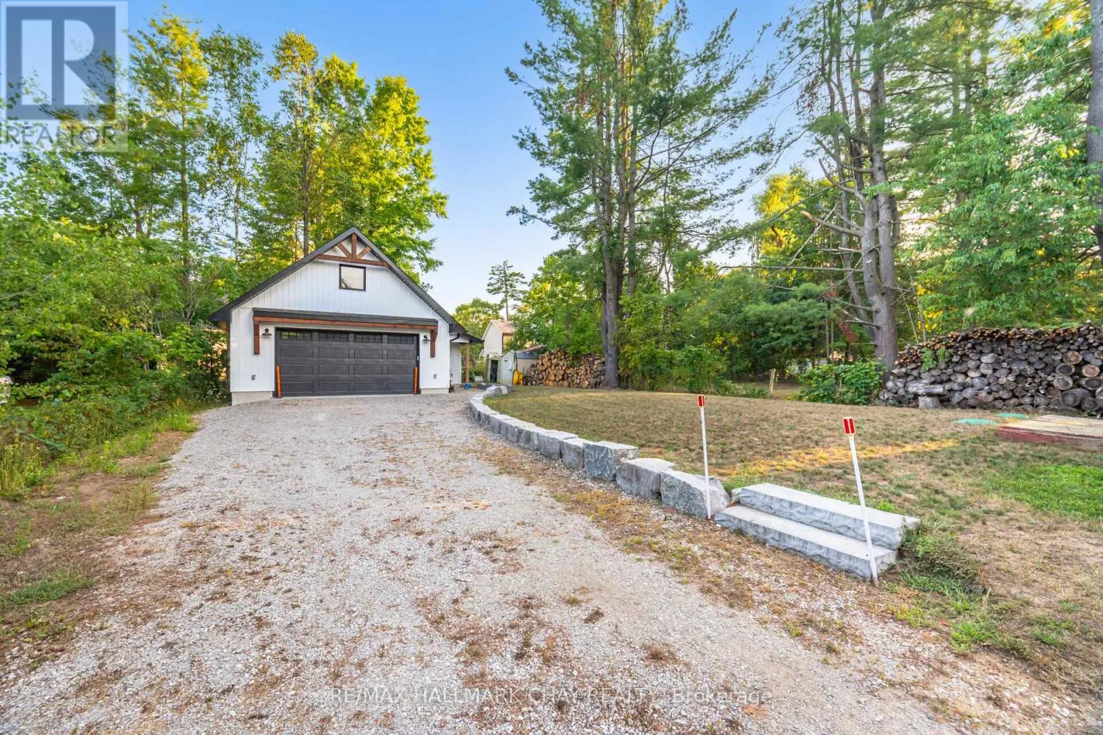 731 PINEGROVE AVENUE