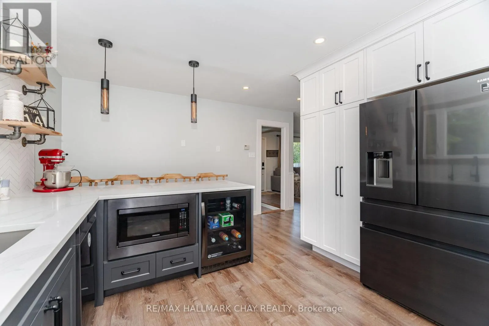 731 PINEGROVE AVENUE