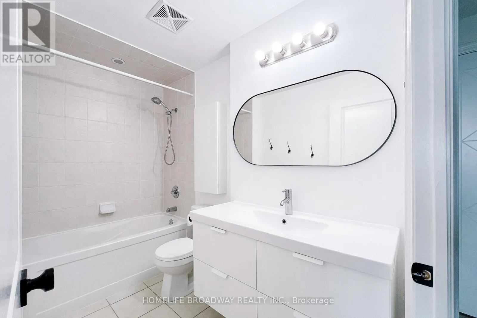 PH108 - 18 HARDING BOULEVARD