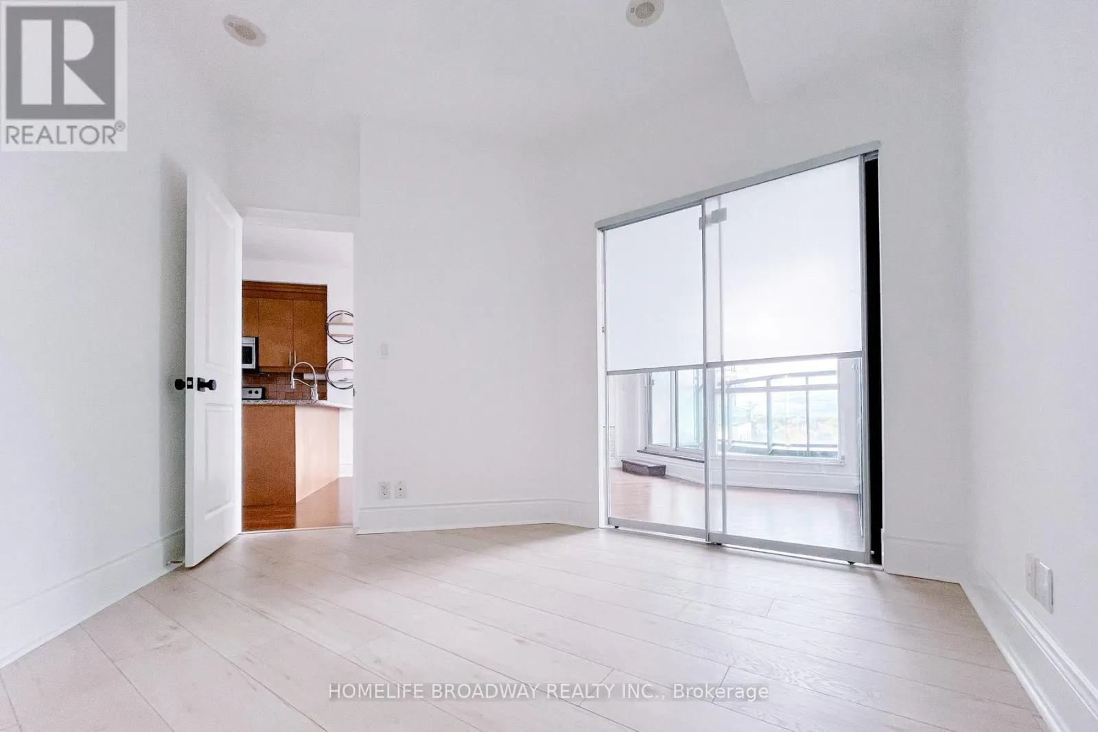 PH108 - 18 HARDING BOULEVARD