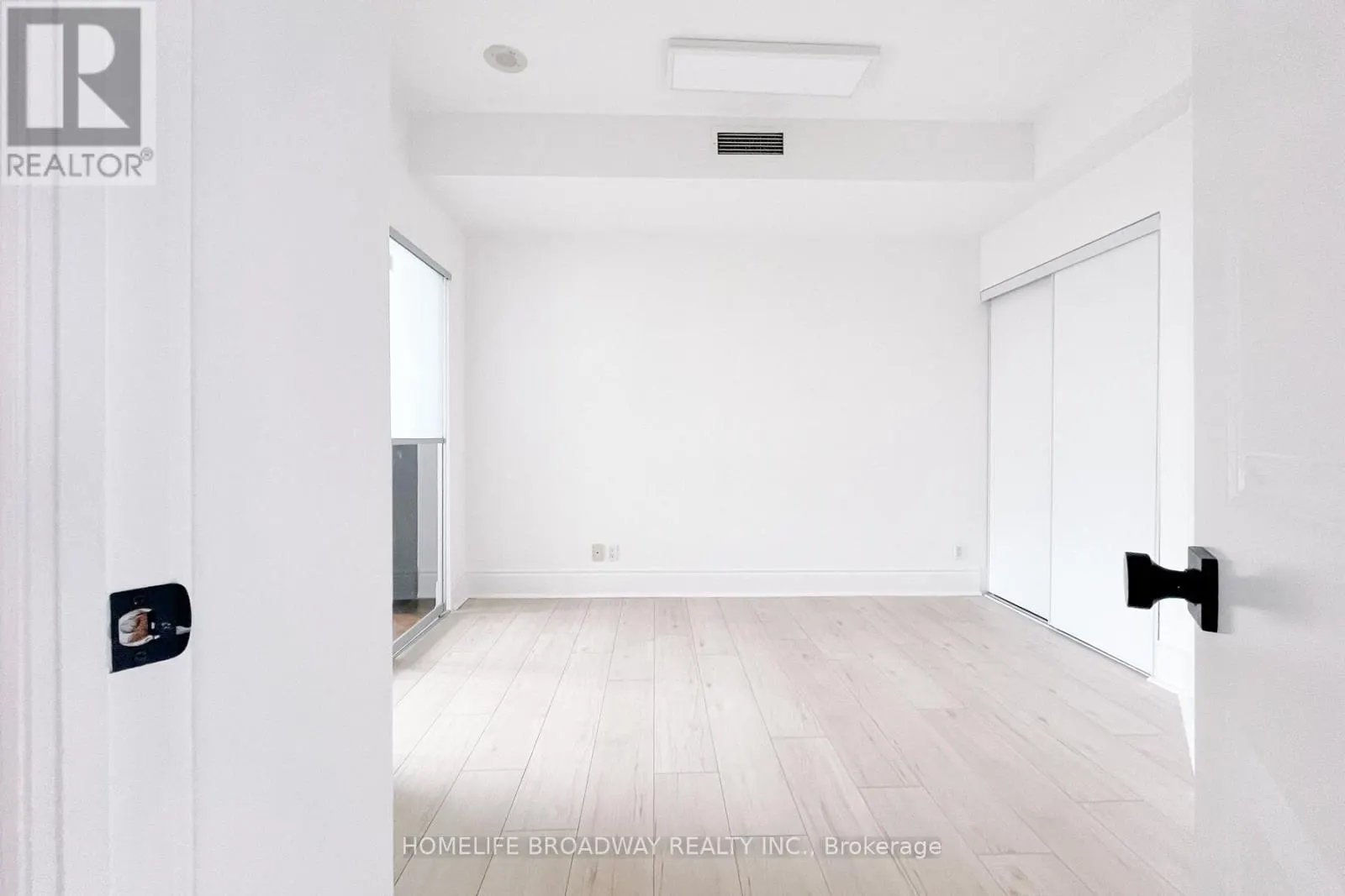 PH108 - 18 HARDING BOULEVARD