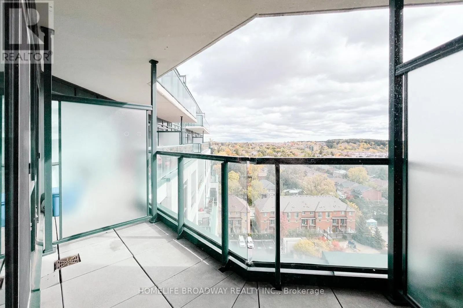 PH108 - 18 HARDING BOULEVARD