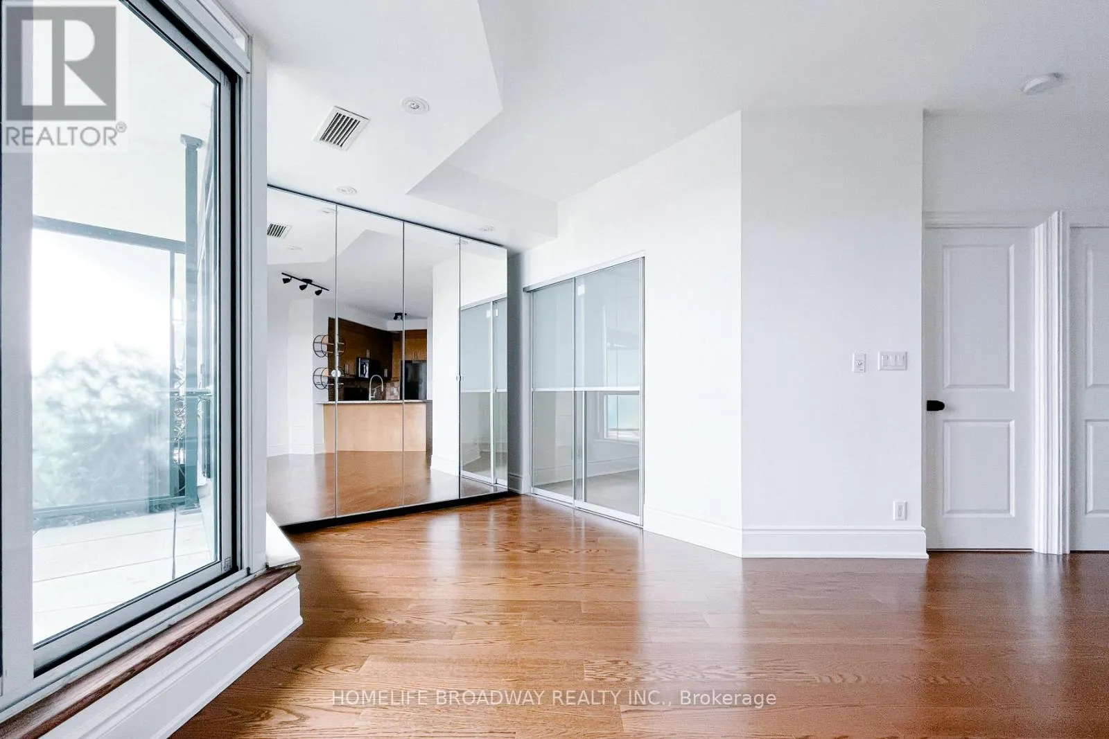 PH108 - 18 HARDING BOULEVARD