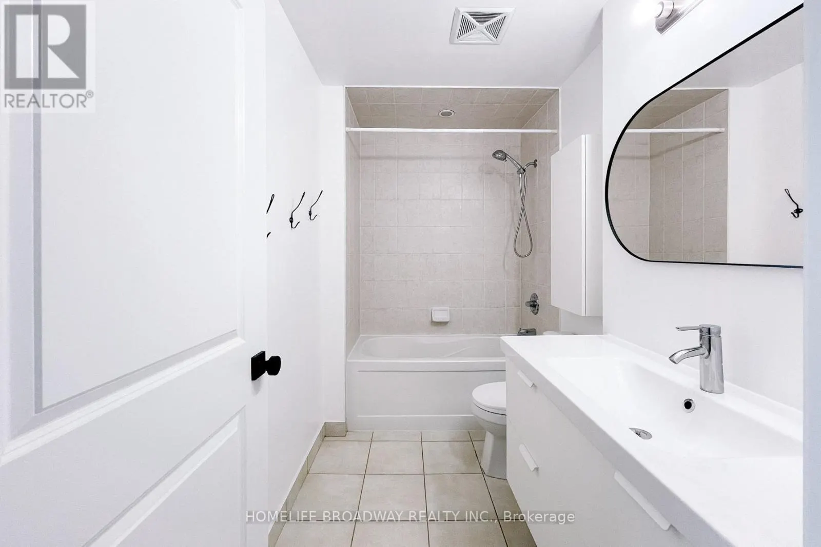 PH108 - 18 HARDING BOULEVARD