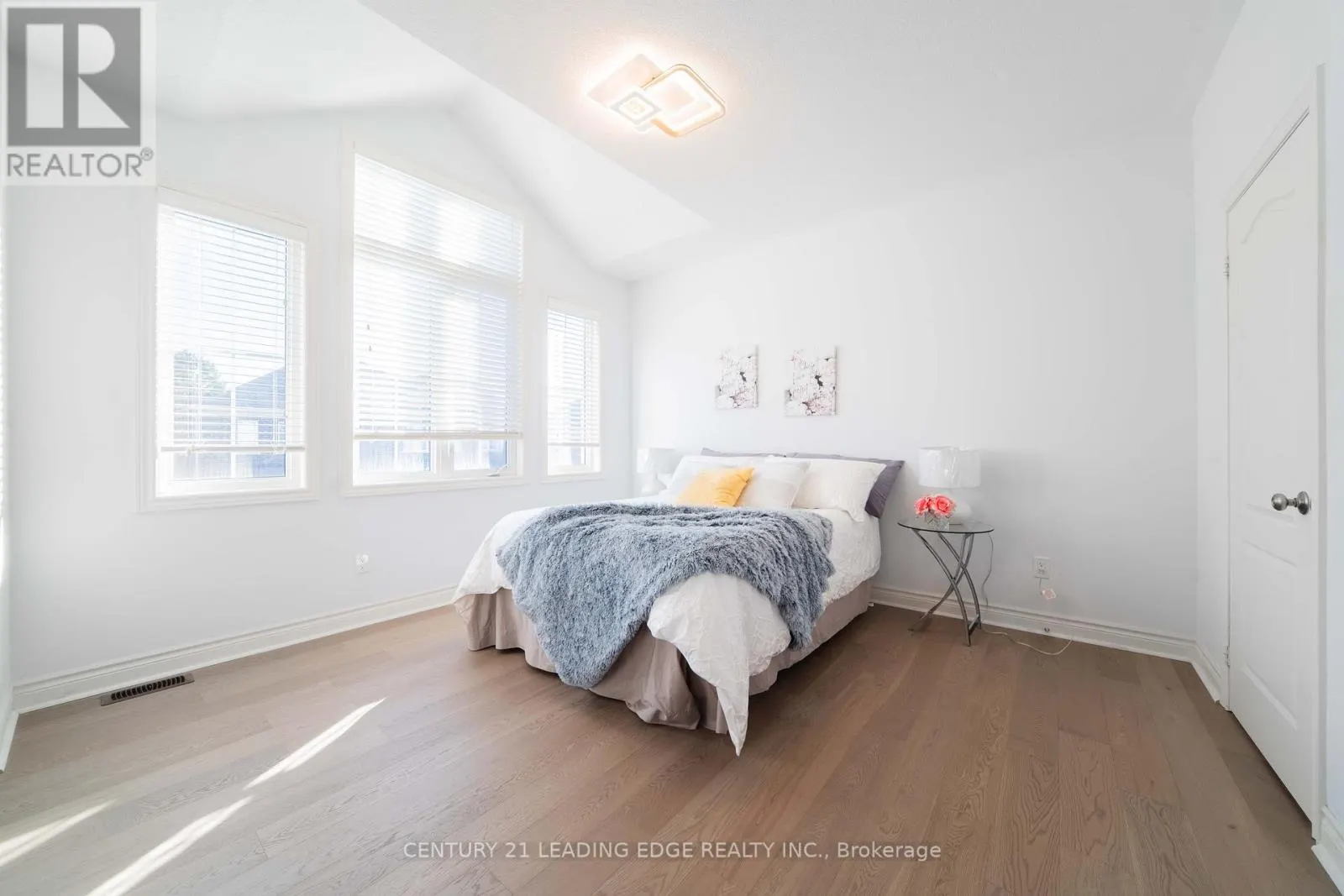 63 KEN SINCLAIR CRESCENT