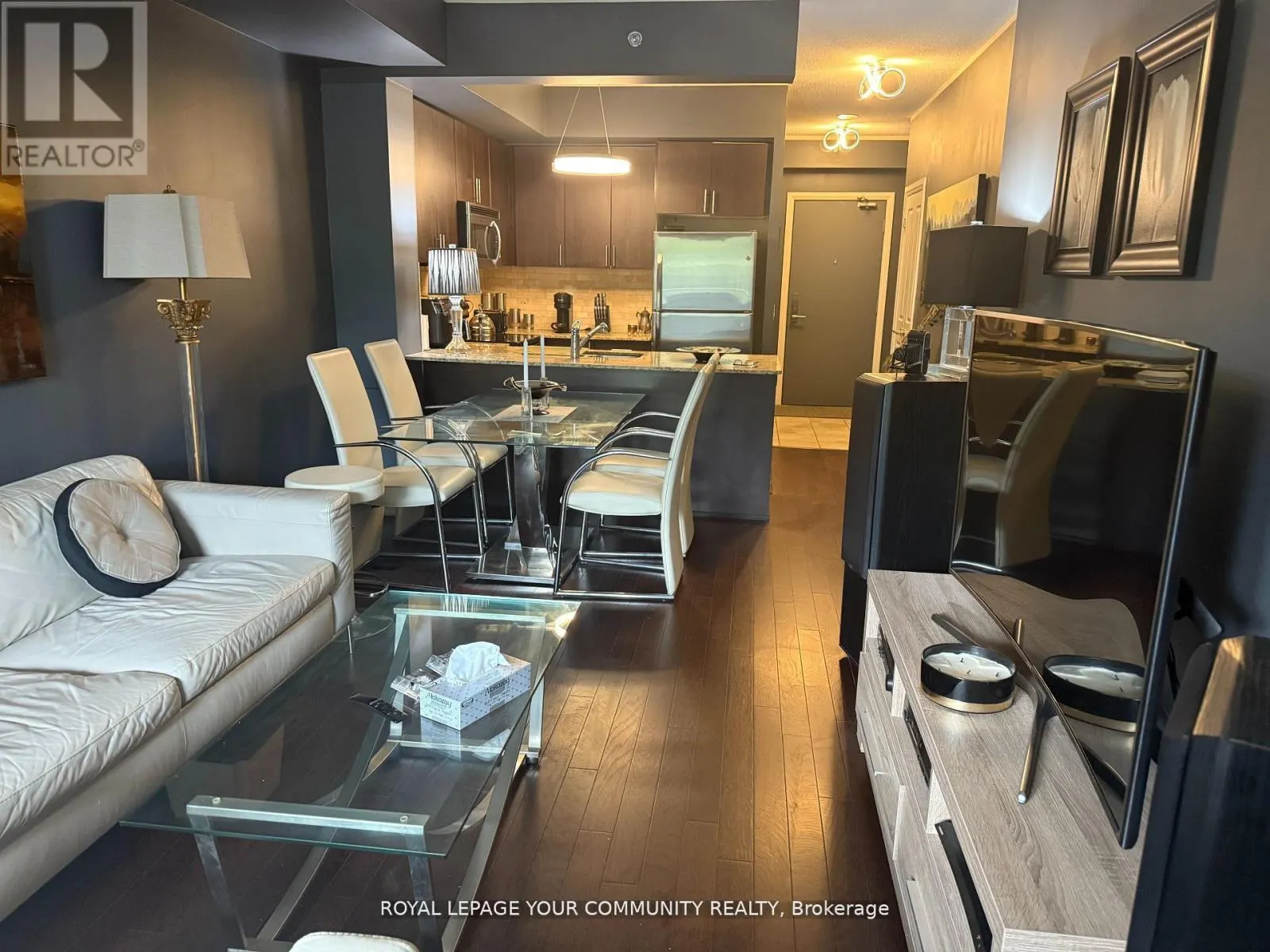 208 - 520 STEELES AVENUE W