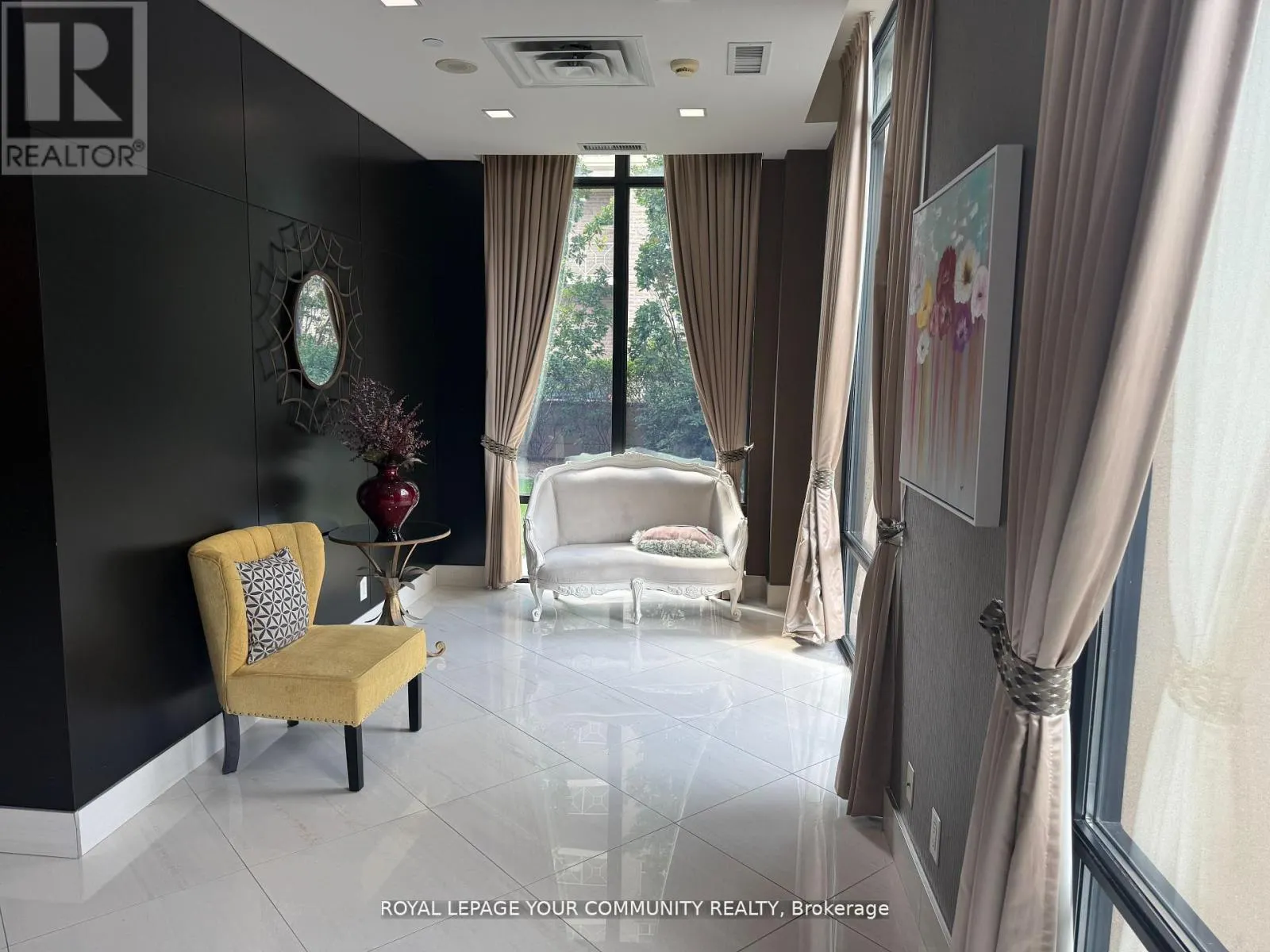 208 - 520 STEELES AVENUE W