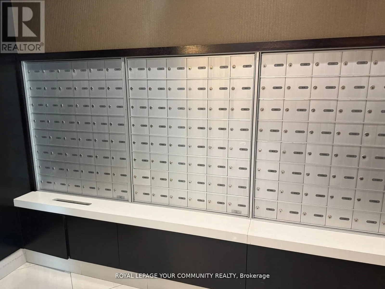 208 - 520 STEELES AVENUE W