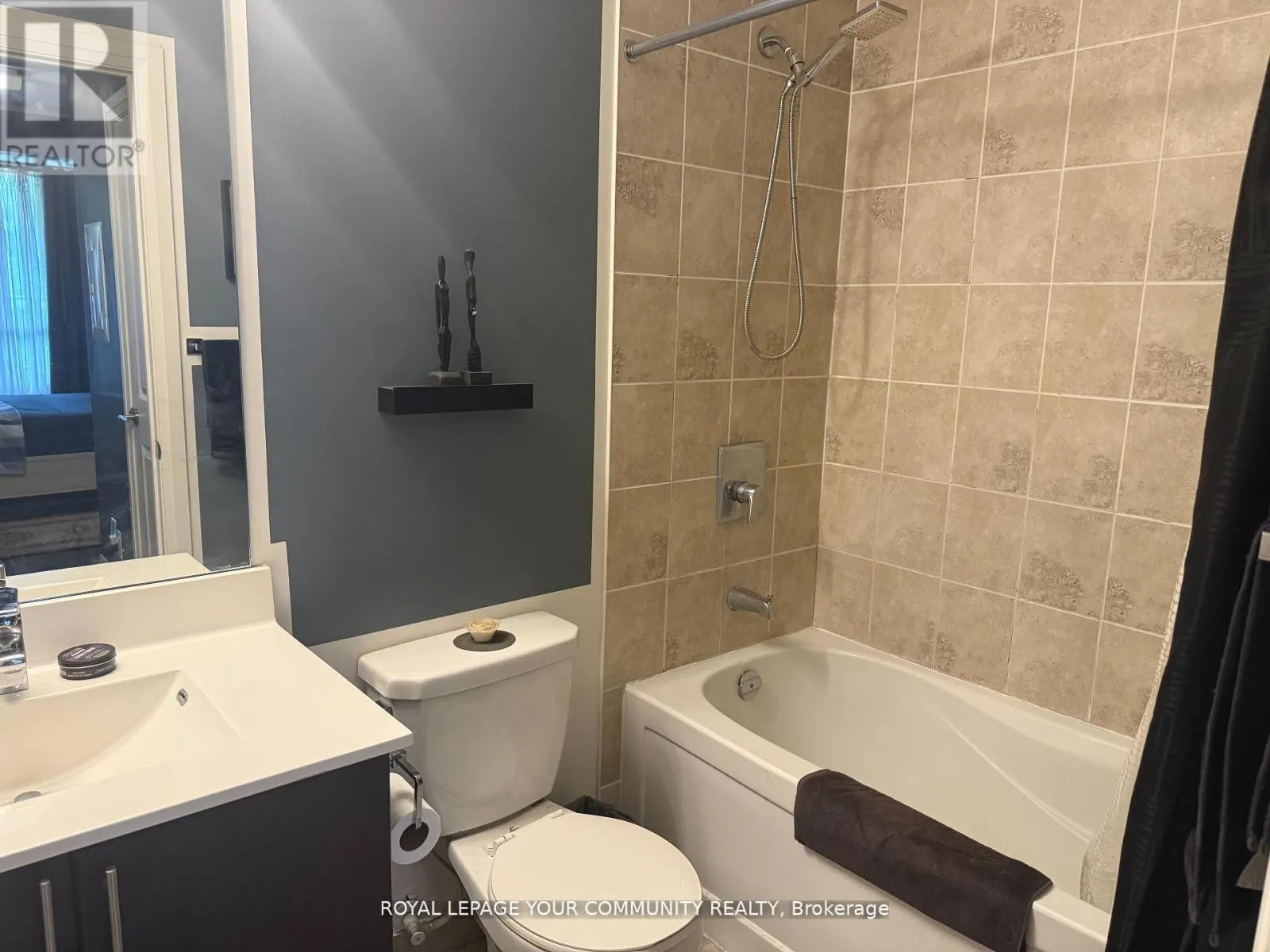 208 - 520 STEELES AVENUE W