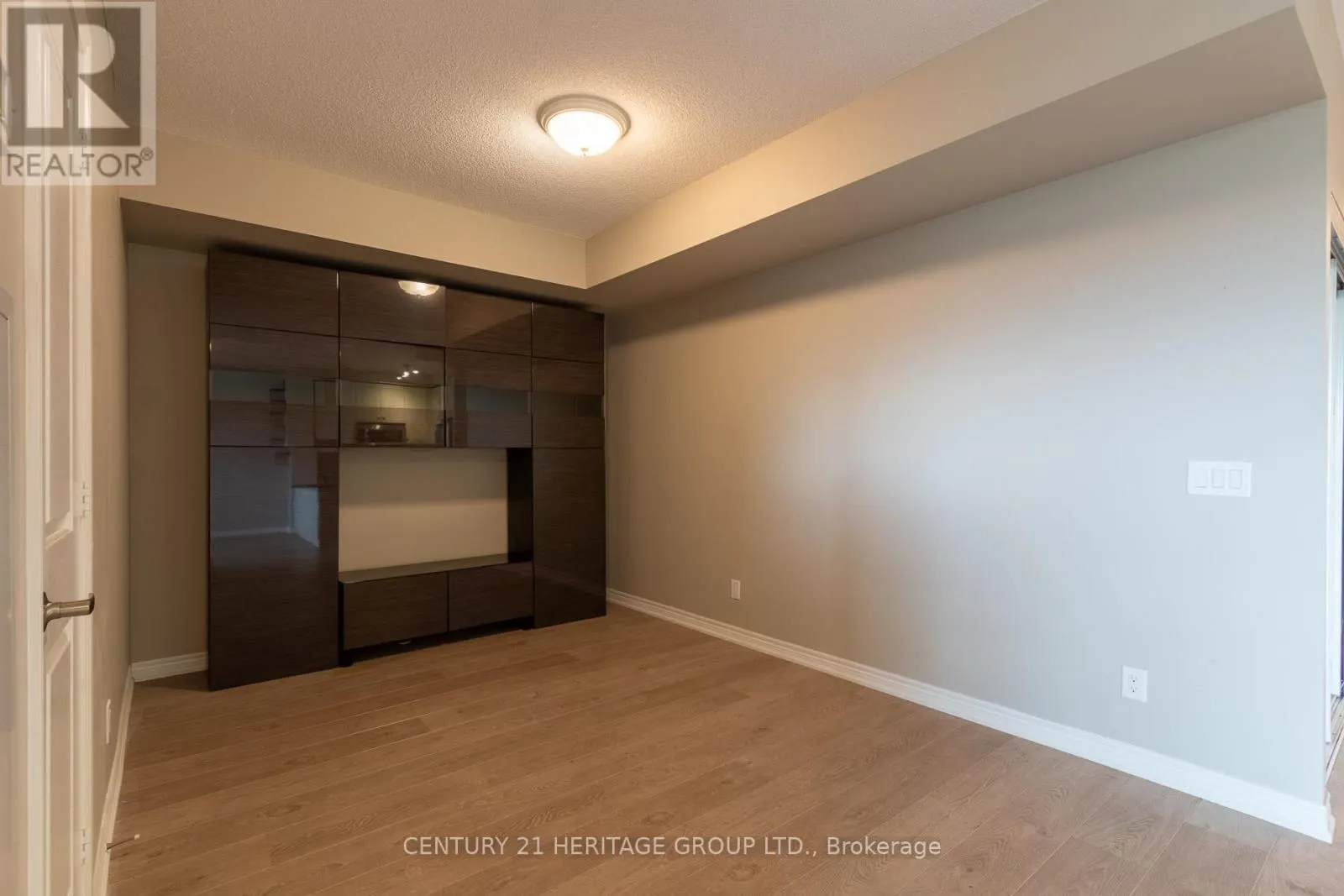 615 - 9245 JANE STREET