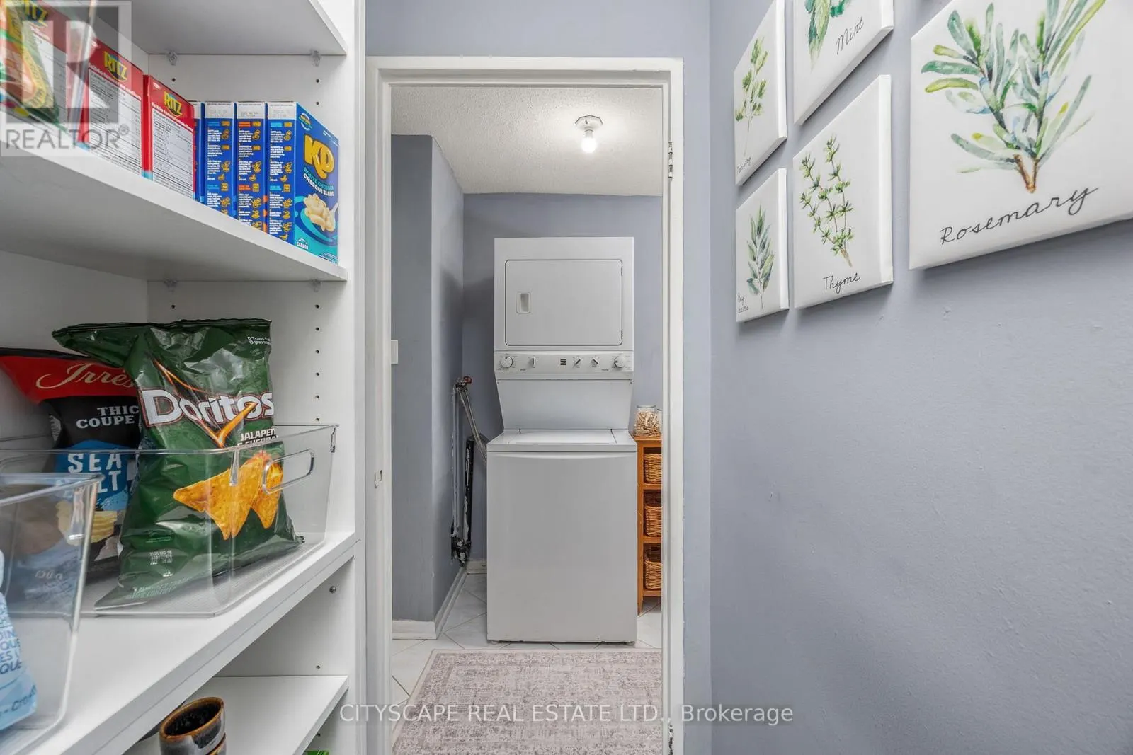 810 - 1 ROYAL ORCHARD BOULEVARD