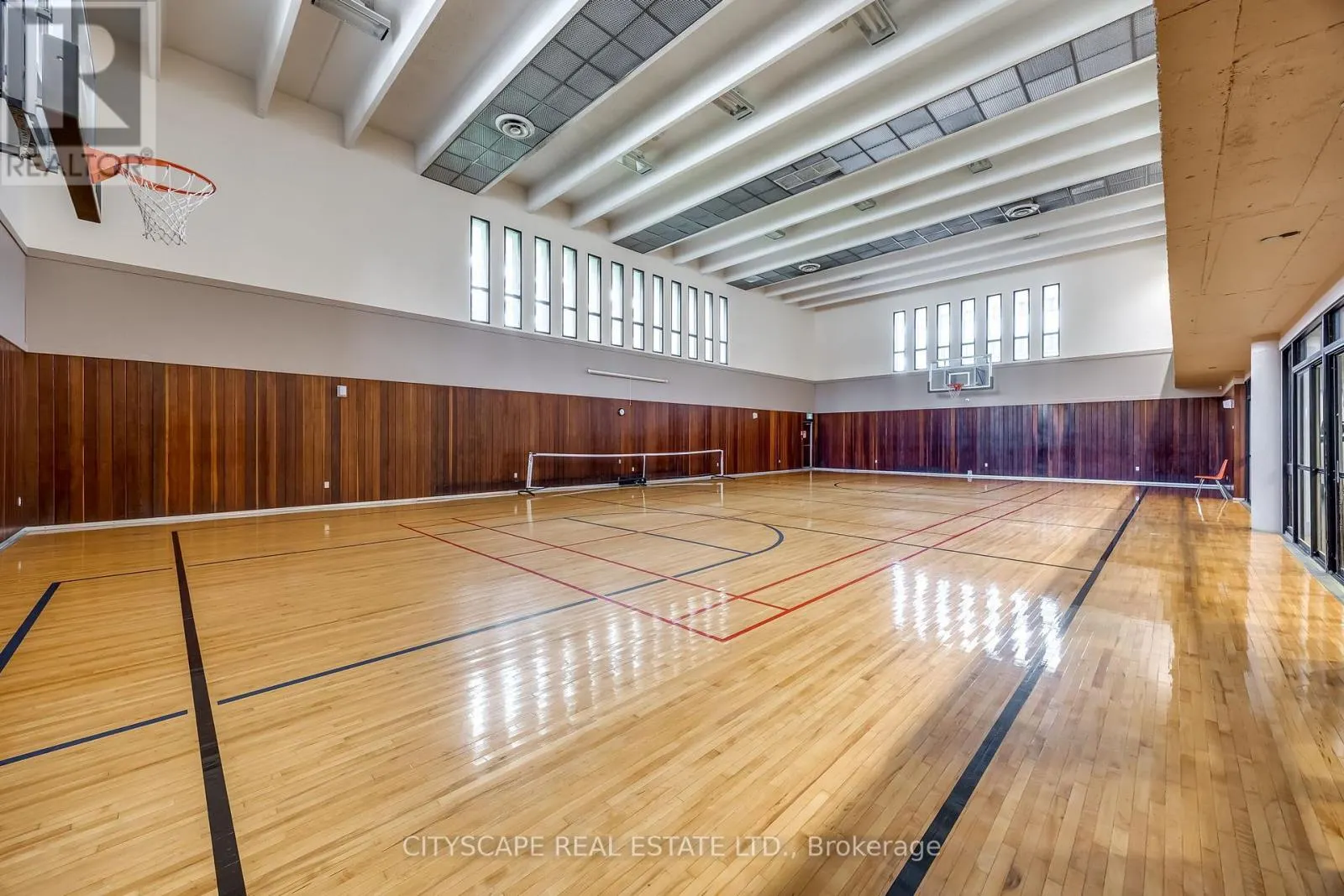 810 - 1 ROYAL ORCHARD BOULEVARD