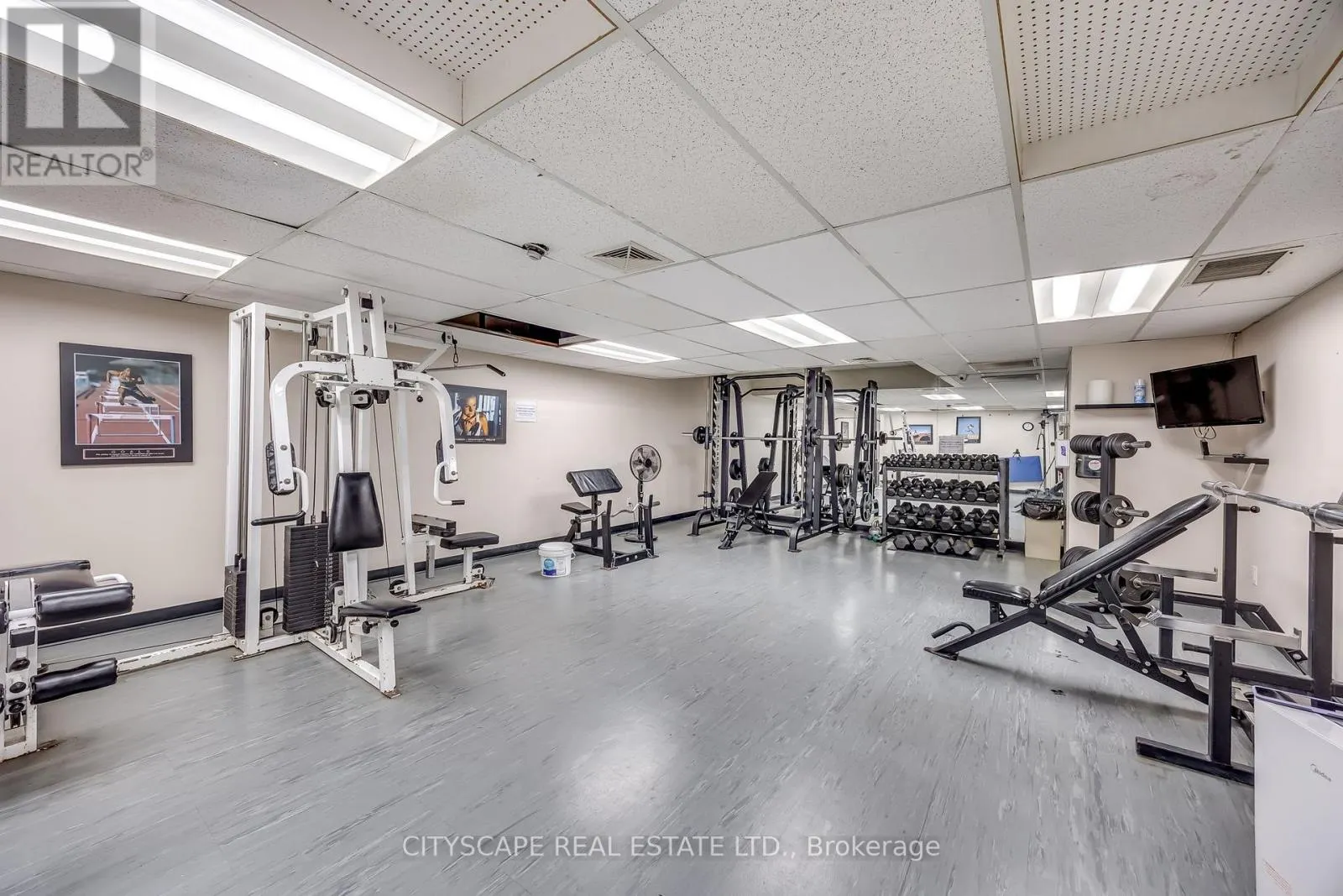 810 - 1 ROYAL ORCHARD BOULEVARD