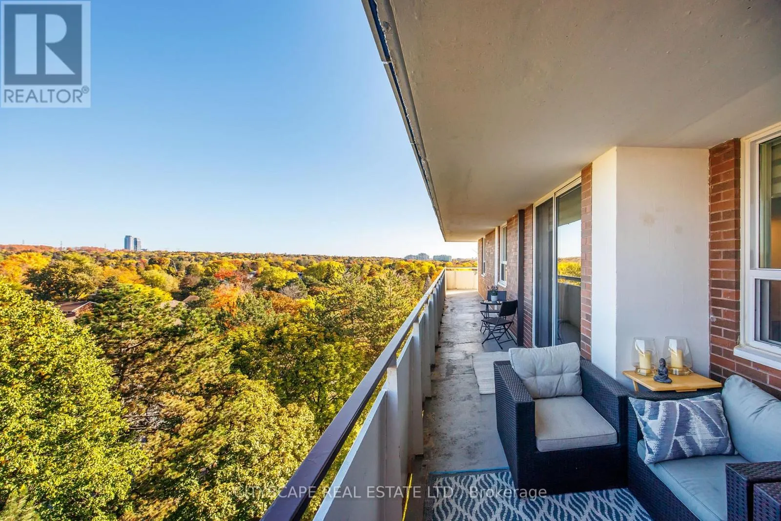 810 - 1 ROYAL ORCHARD BOULEVARD