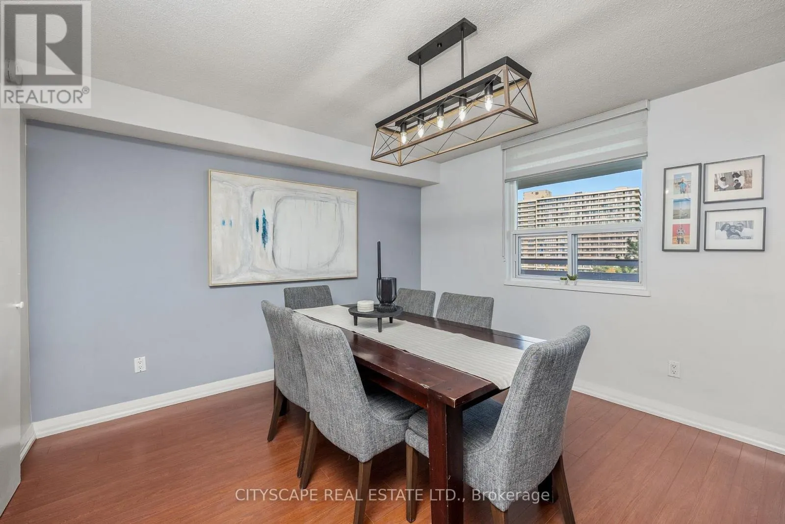 810 - 1 ROYAL ORCHARD BOULEVARD