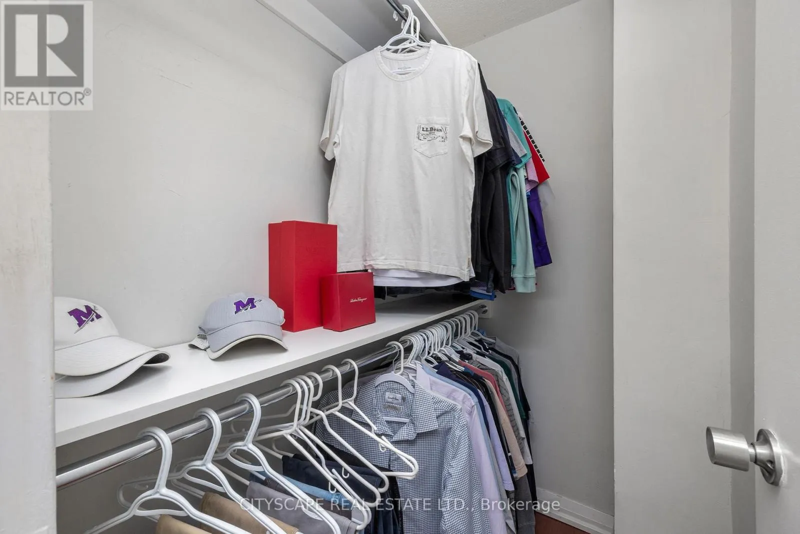 810 - 1 ROYAL ORCHARD BOULEVARD